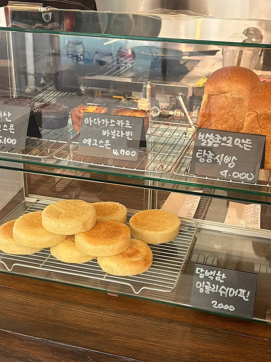 Que Sera's sandwich and pasta menu
