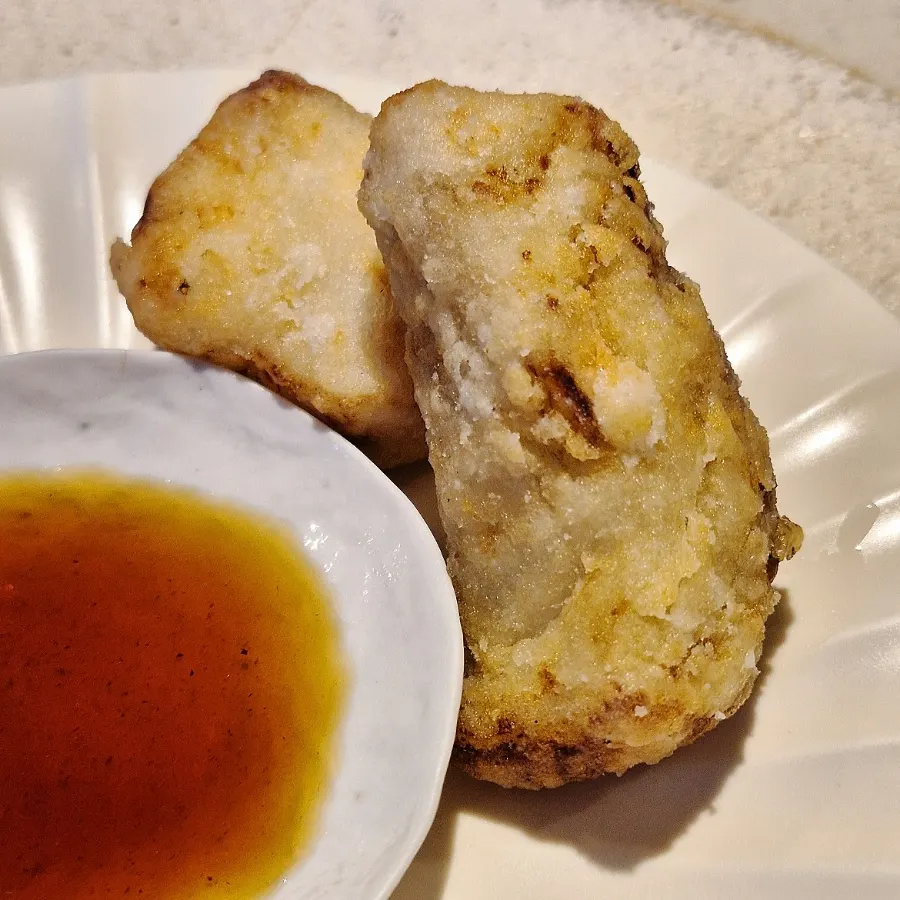 Karaage plate topped with grated radish