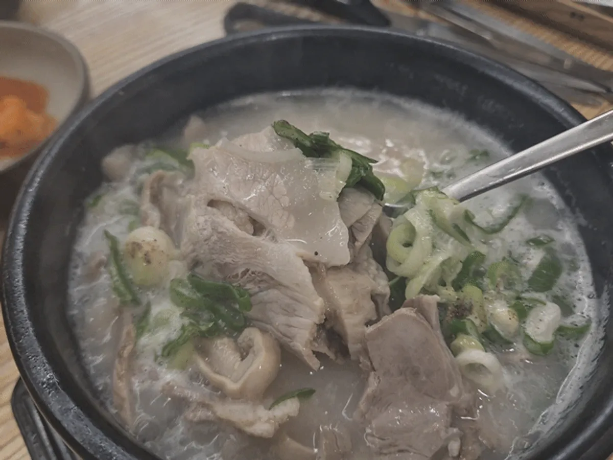 경성대 근처 식사 방문 장면