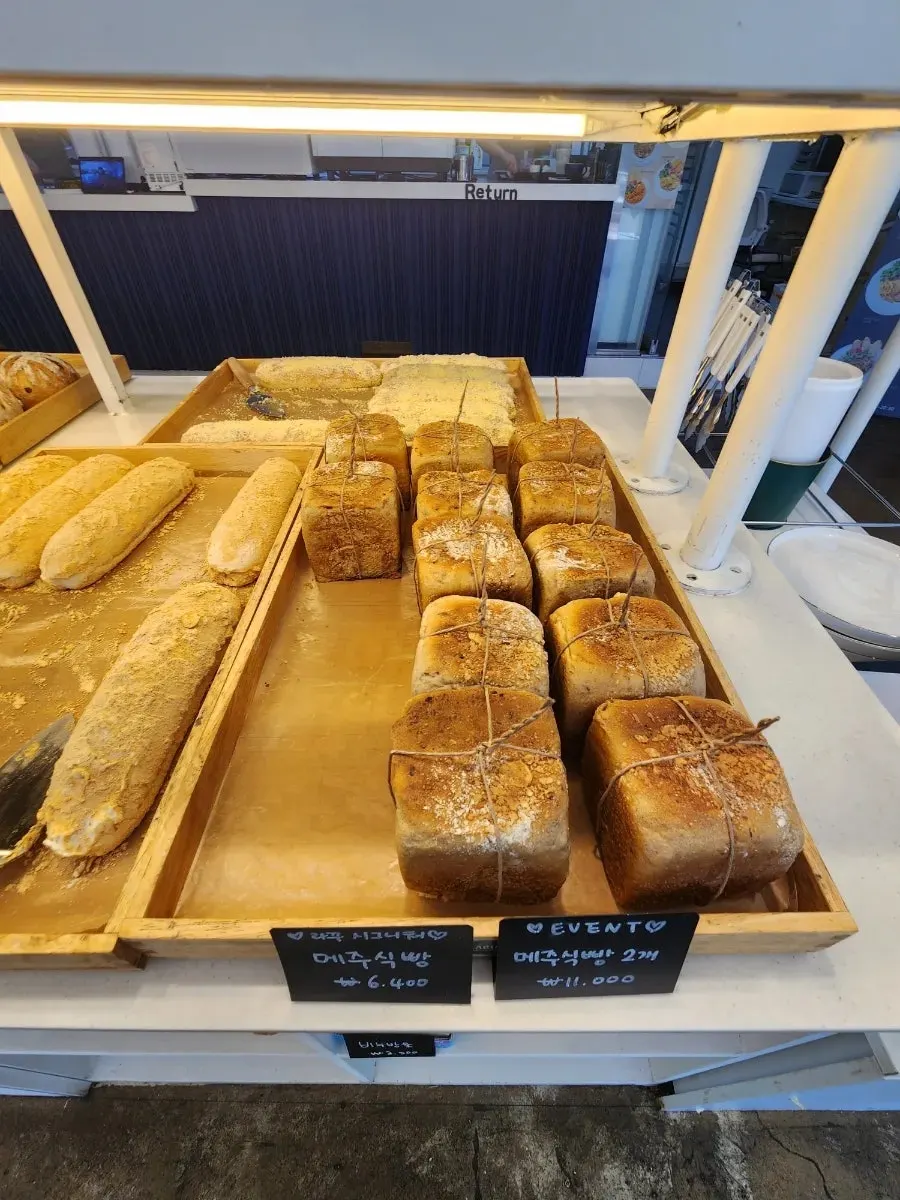 La Cuesta 1st floor bakery display case