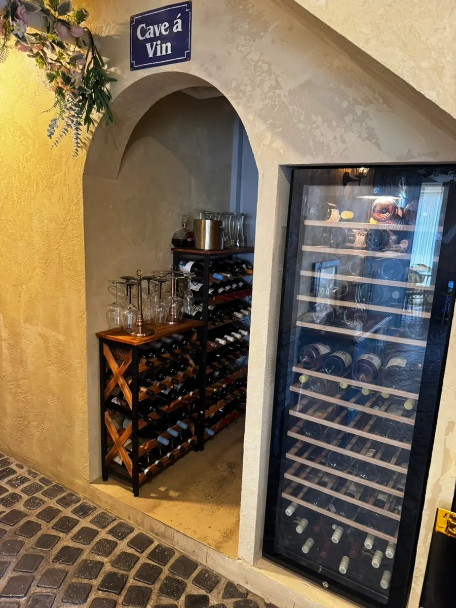 Decor and display in a corner of LA RUELLE