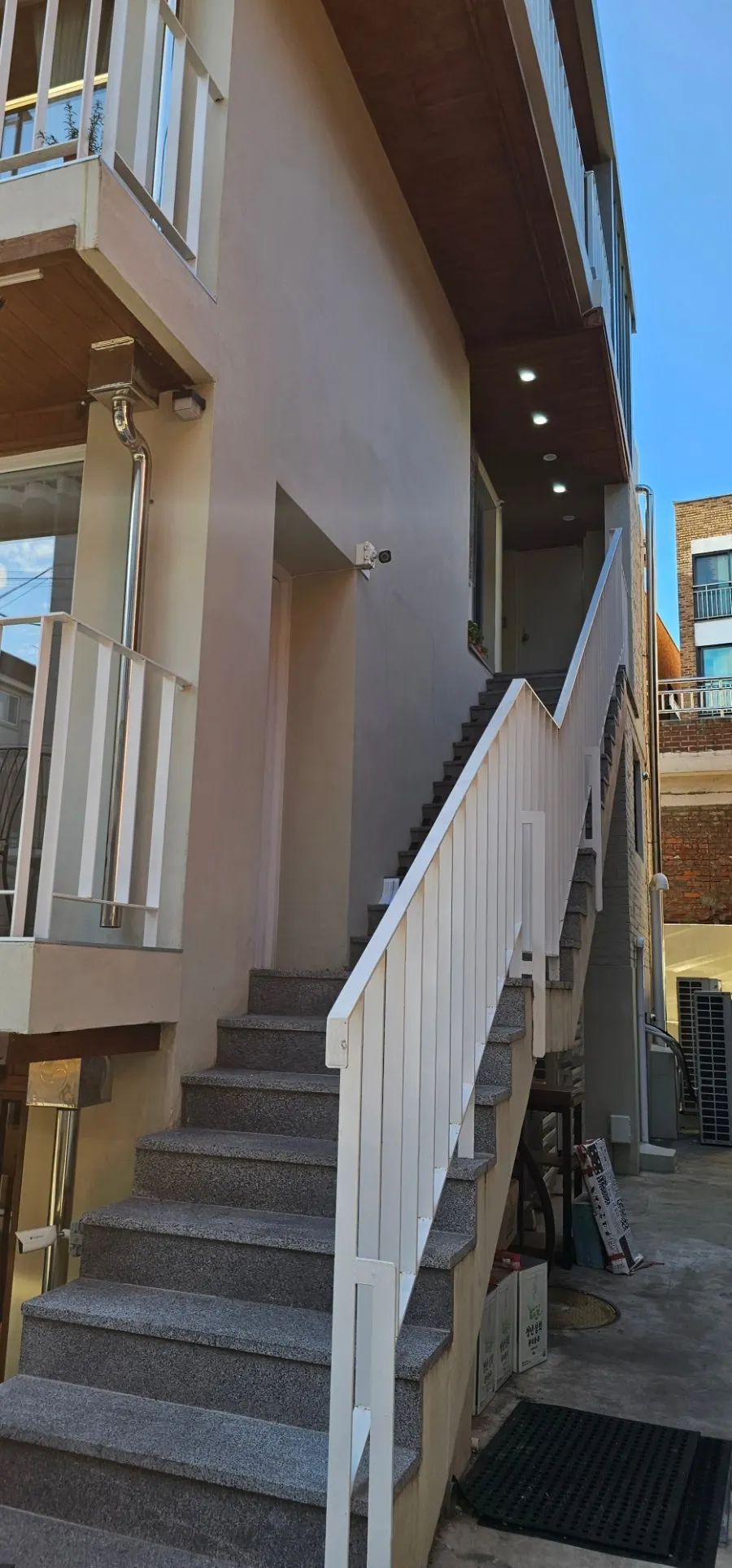 Exterior and sign of LA RUELLE