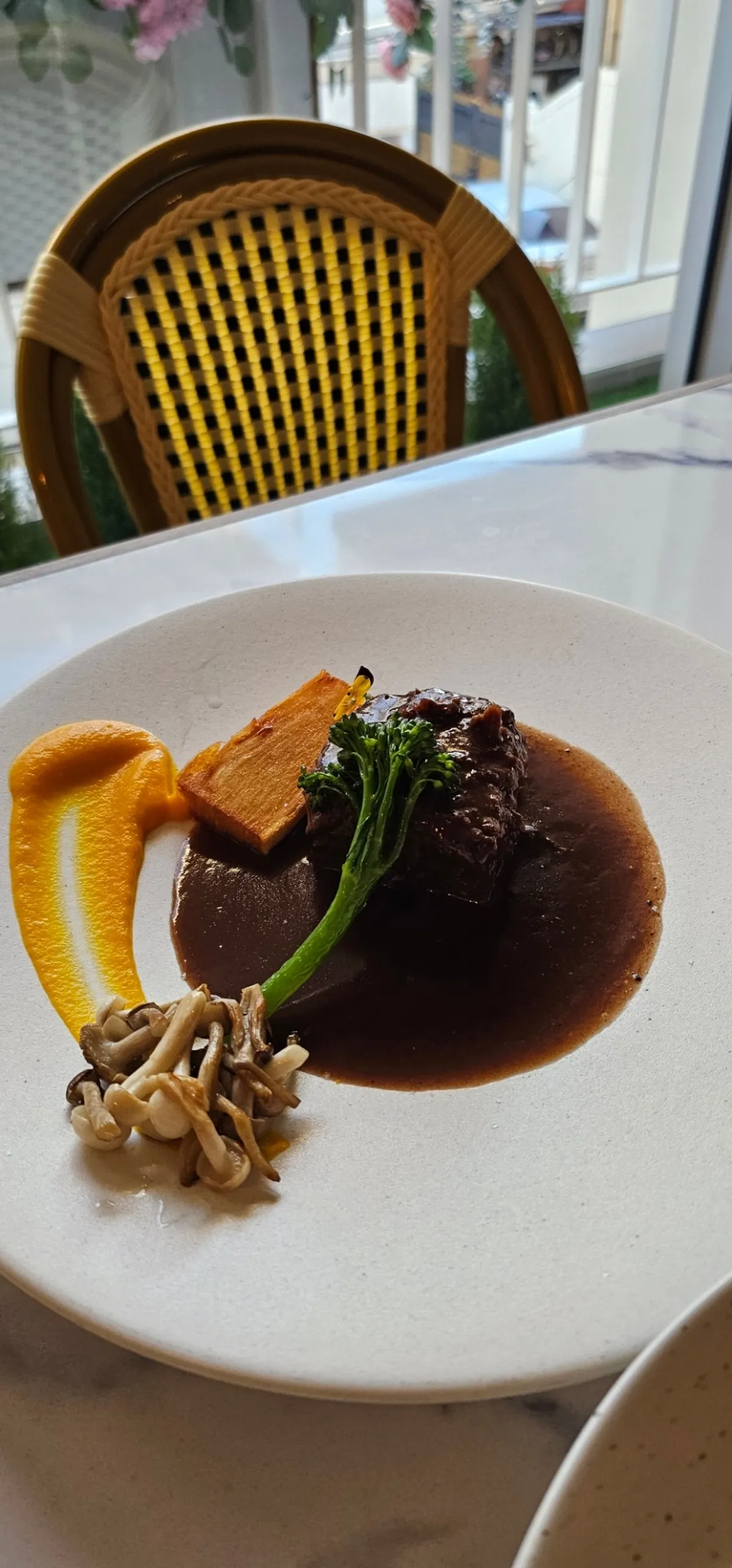 LA RUELLE's slow-braised, tender boeuf bourguignon