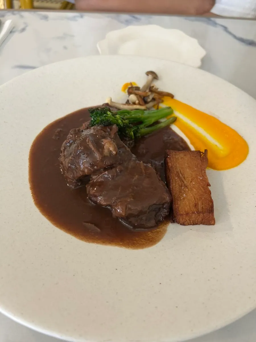 LA RUELLE's beef bourguignon with rich sauce and beef