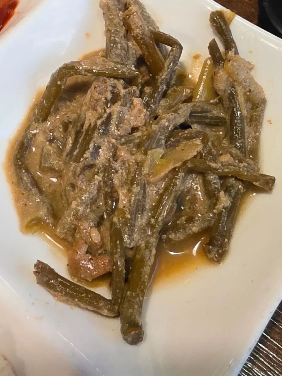Garlic and ssamjang set out at Raviok