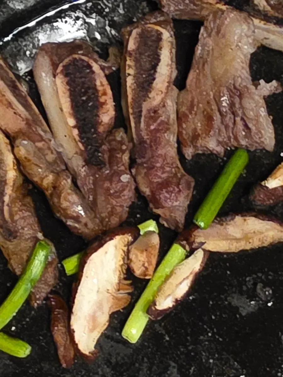 Smoky marinated grilled rib at Raviok