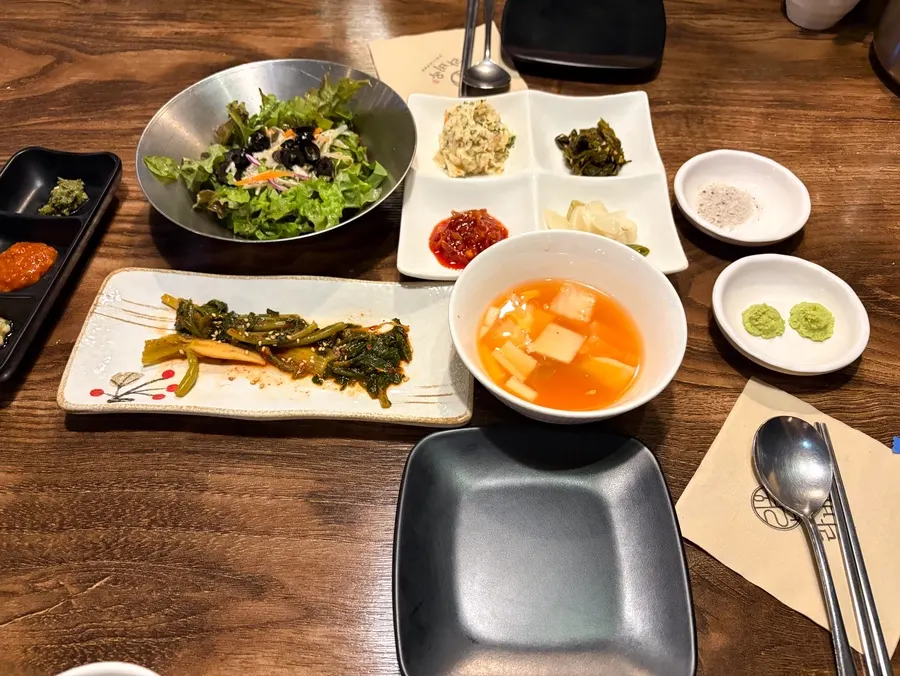 라비옥 기본 밑반찬 세팅 상차림