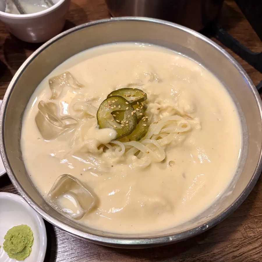 라비옥 식사 메뉴 콩칼국수