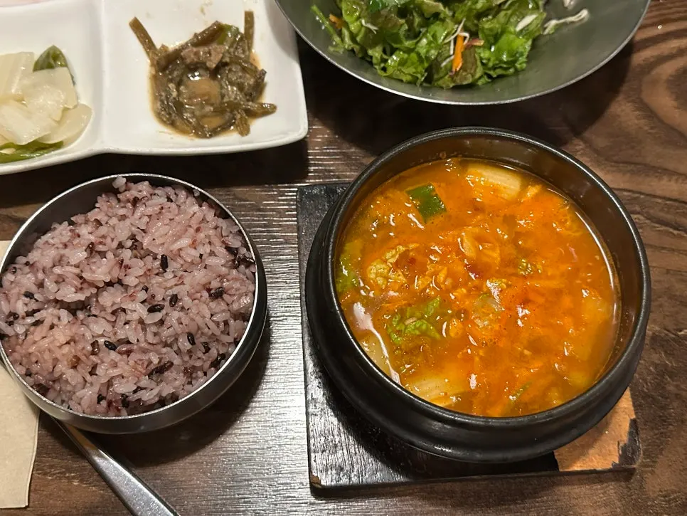 2,000원 1인 된장찌개와 흑미밥