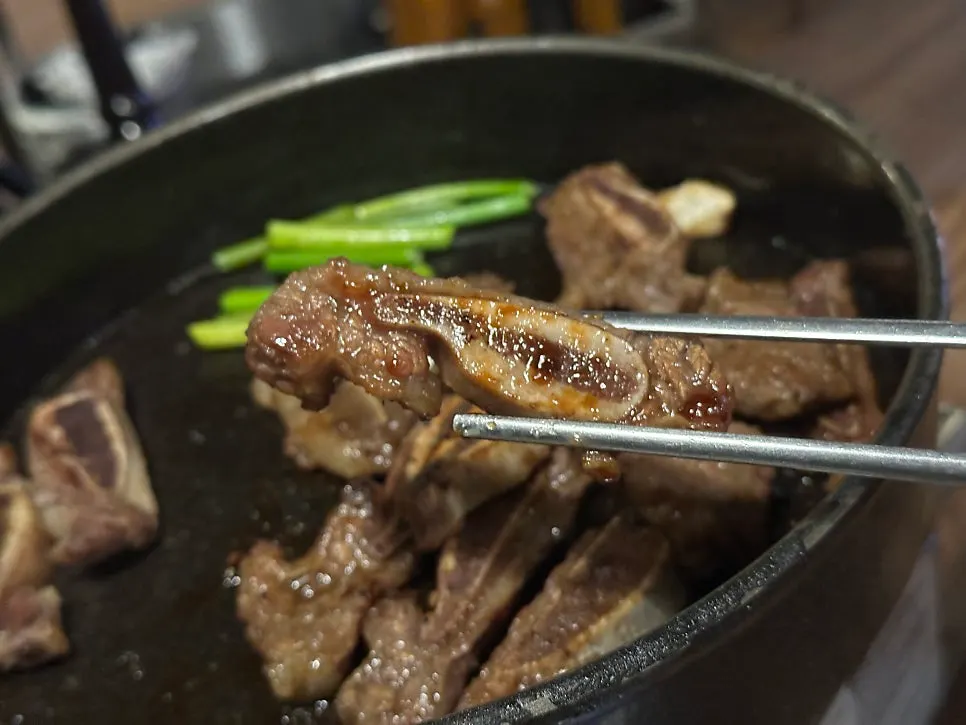 잔열로 구운 양념 갈비대