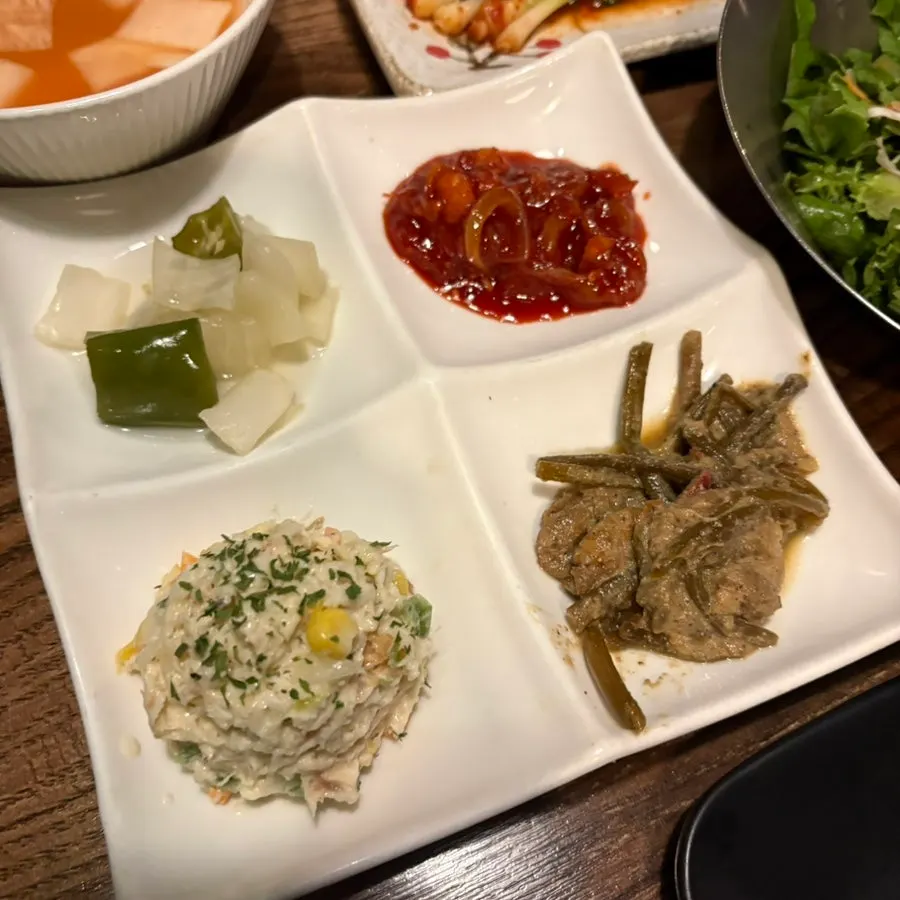 Close-up of Raviok's basic side dish plate