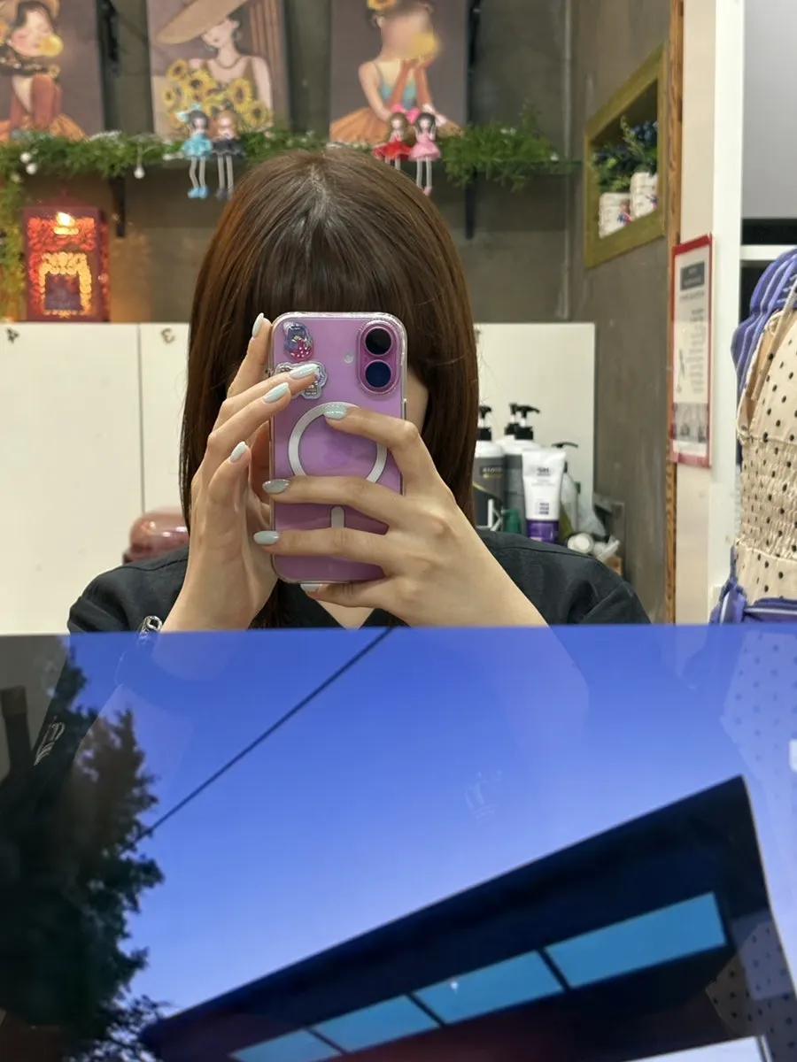 Finished shiny hair after root touch-up