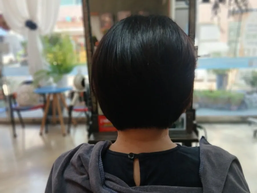 커트를 마무리하는 시술 장면