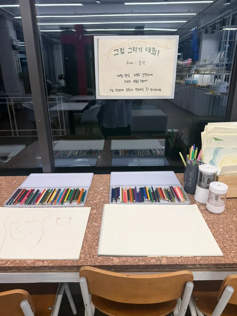 1st-floor cookie decorating and drawing activity space