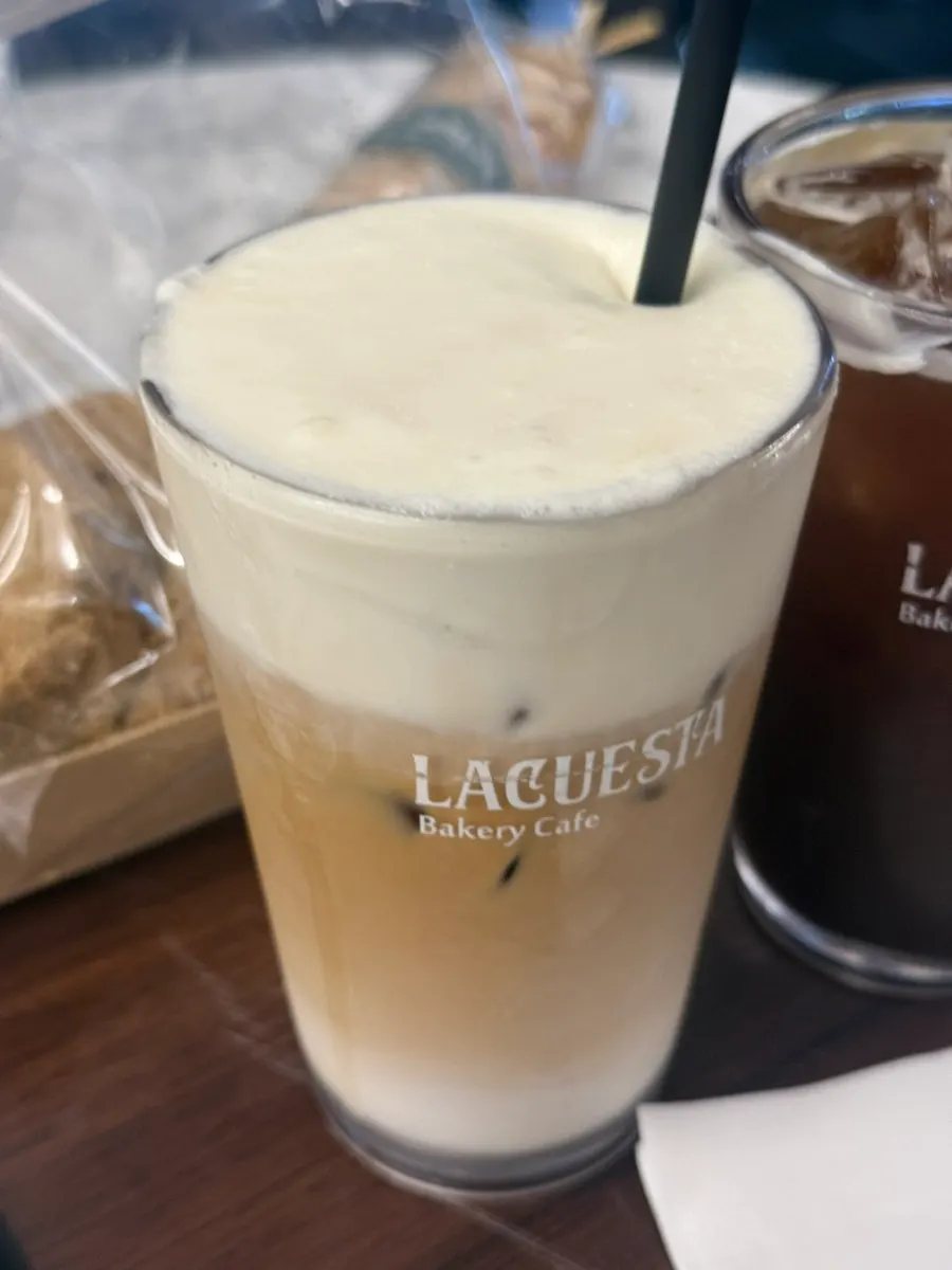 Close-up of the cream layer on the La Cuesta latte