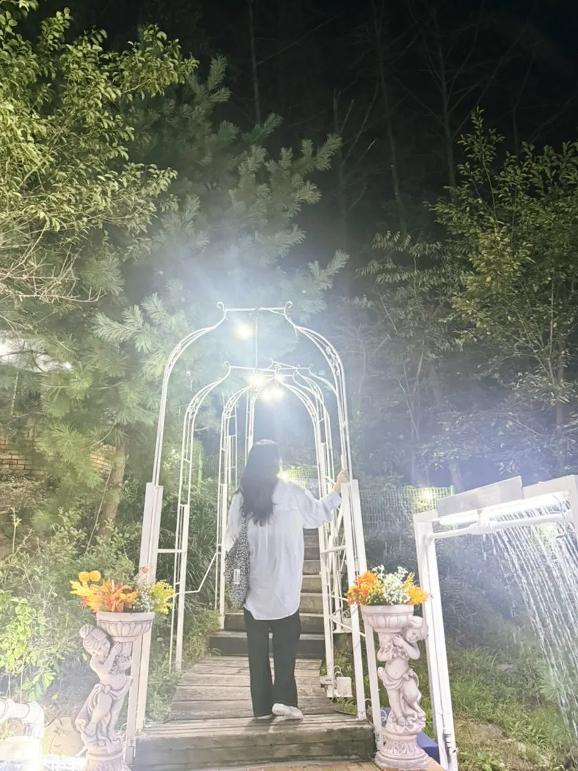 Photo zone at La Cuesta with lighting and staircase