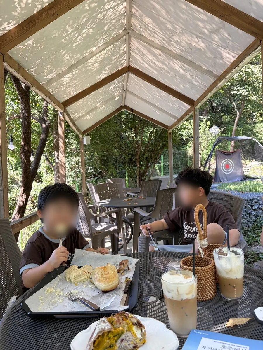 Bread and coffee at an outdoor table