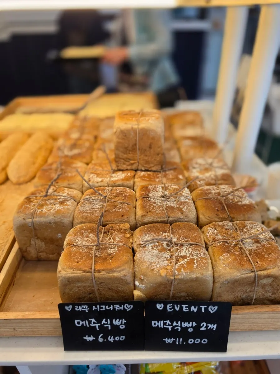 The bakery display case at La Cuesta in Gonjiam