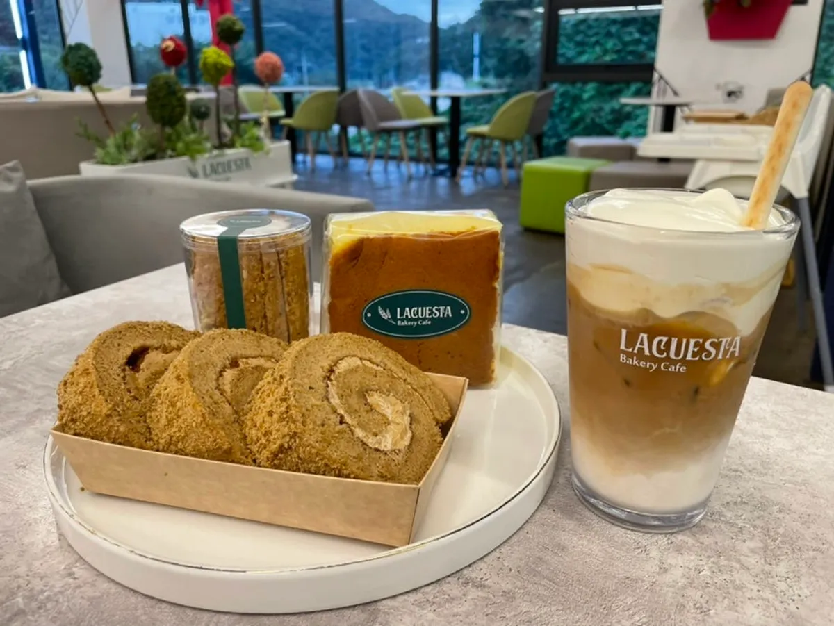 La Cuesta latte with rice castella, mocha roll, and oatmeal cookie on the table