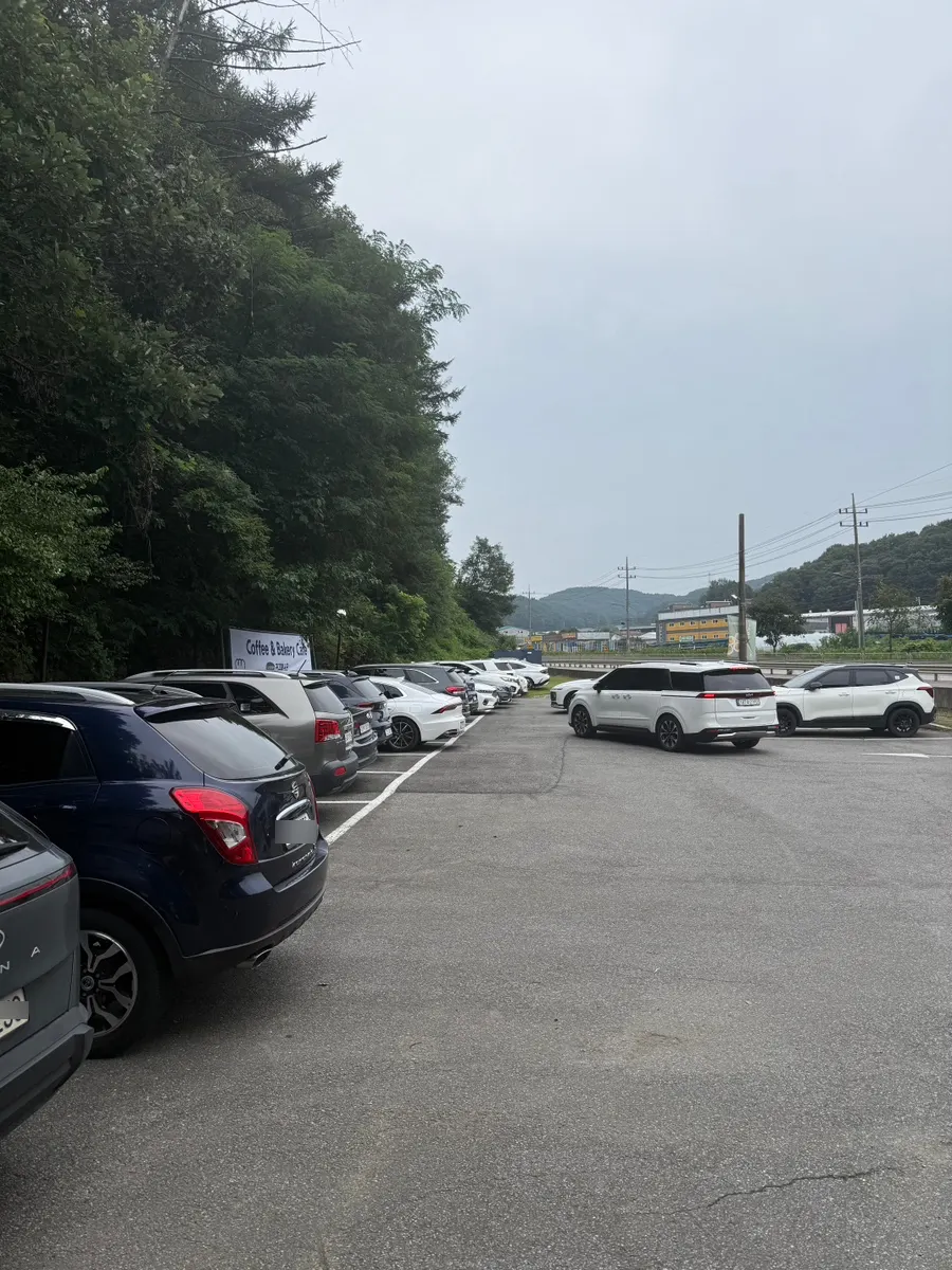 라꾸에스타 카페 앞 무료 주차 공간