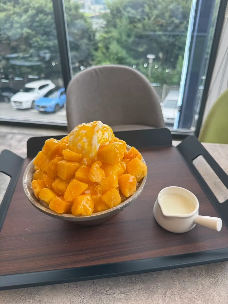 주변 경관이 보이는 2층 창가석