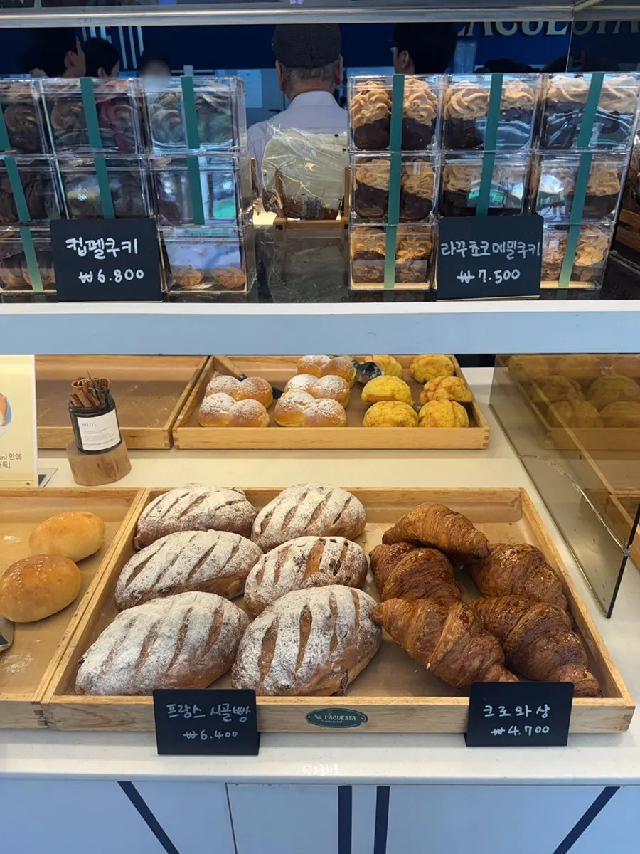 La Cuesta's bakery display case