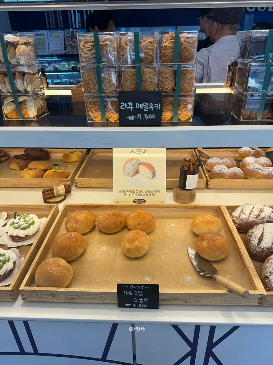 Variety of breads at La Cuesta's bakery corner