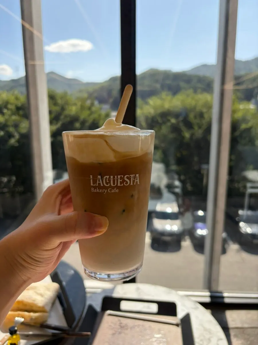 A cup of La Cuesta's signature latte