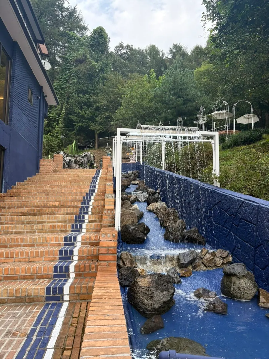 라꾸에스타 입구 쪽 외부 공간 모습