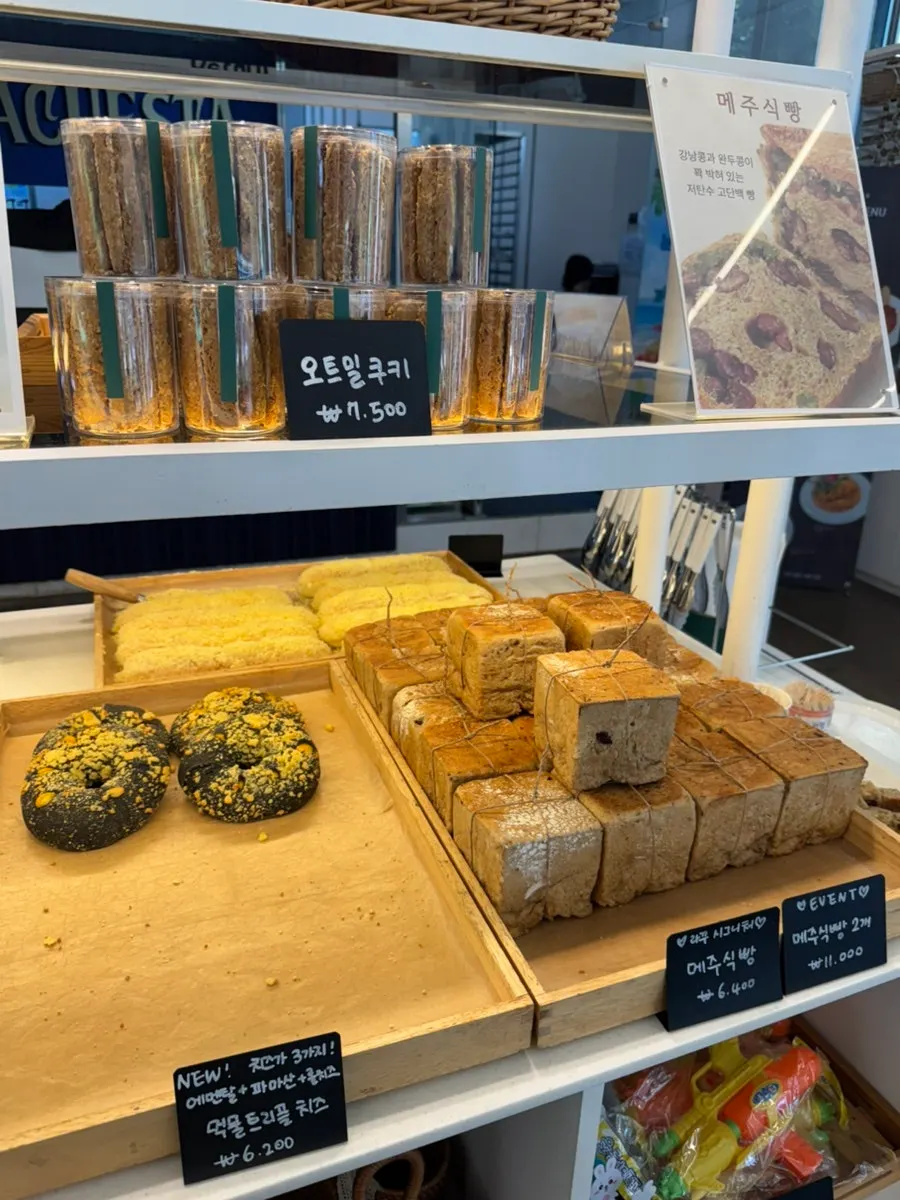 Bakery display corner with samples set out