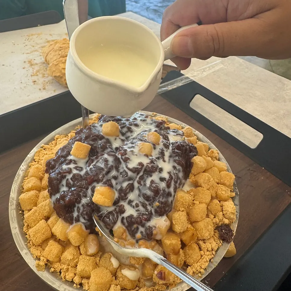 인절미롤 한 조각
