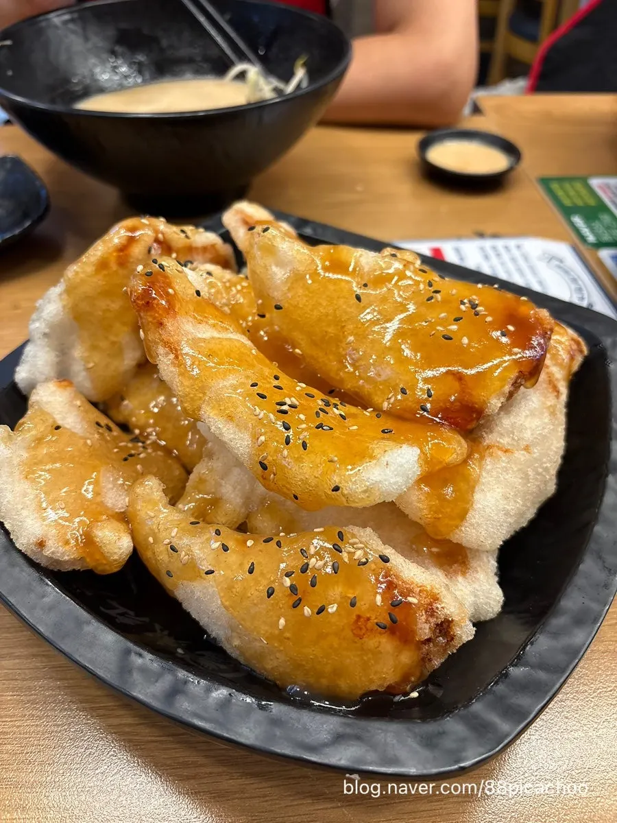 配酱汁的大份锅包肉