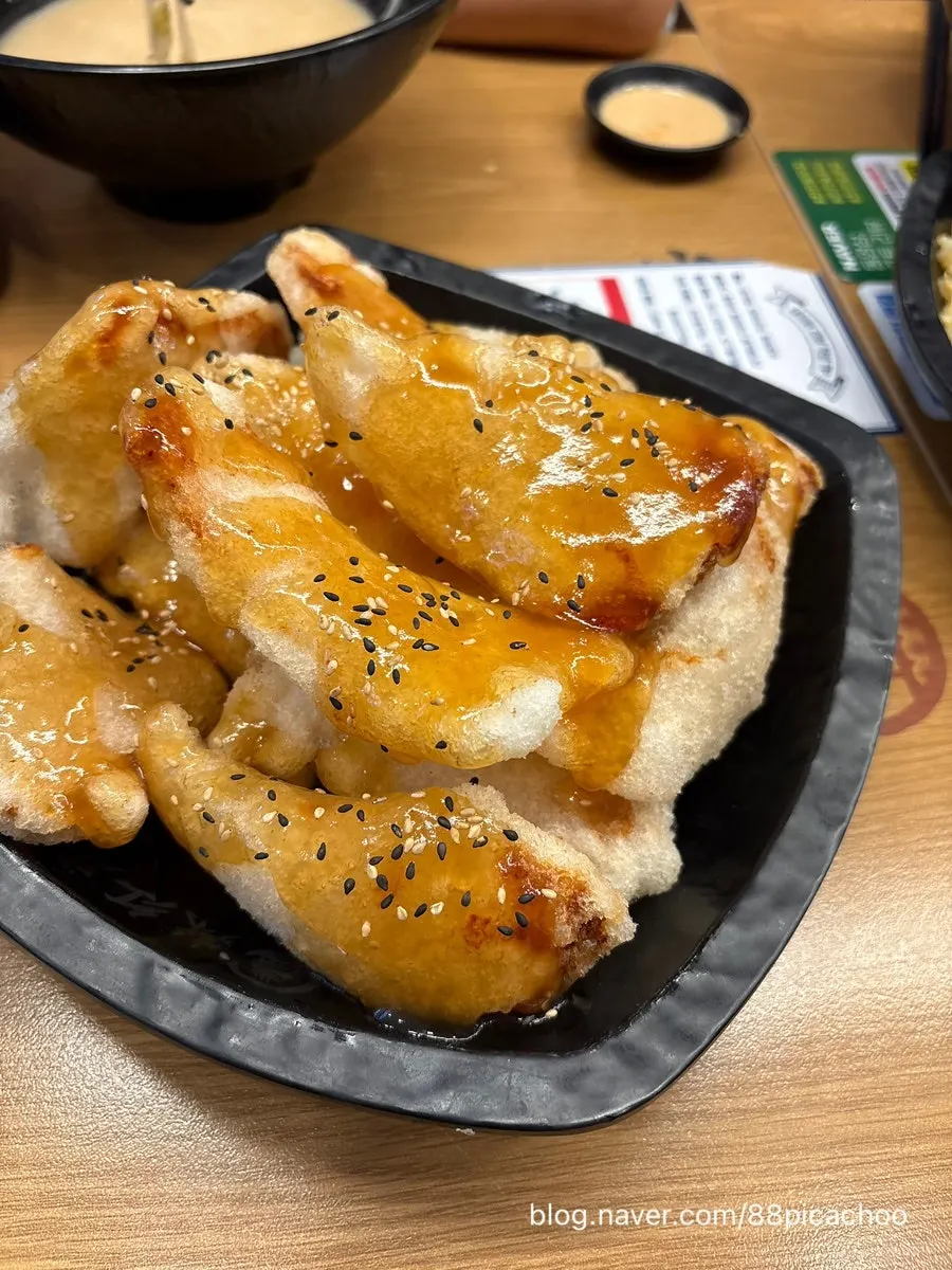 和麻辣烫一起摆上桌的锅包肉