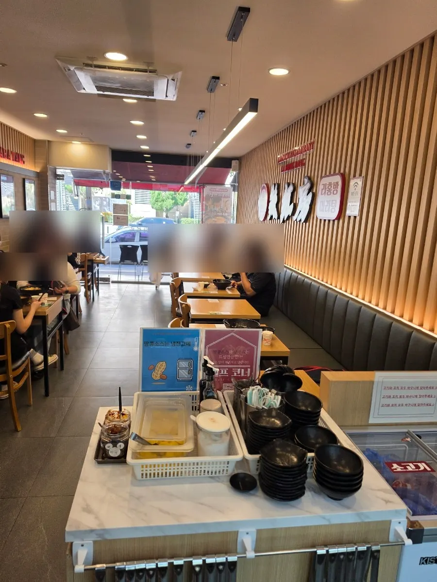 손님으로 붐비는 라홍방마라탕 수원천천점 내부