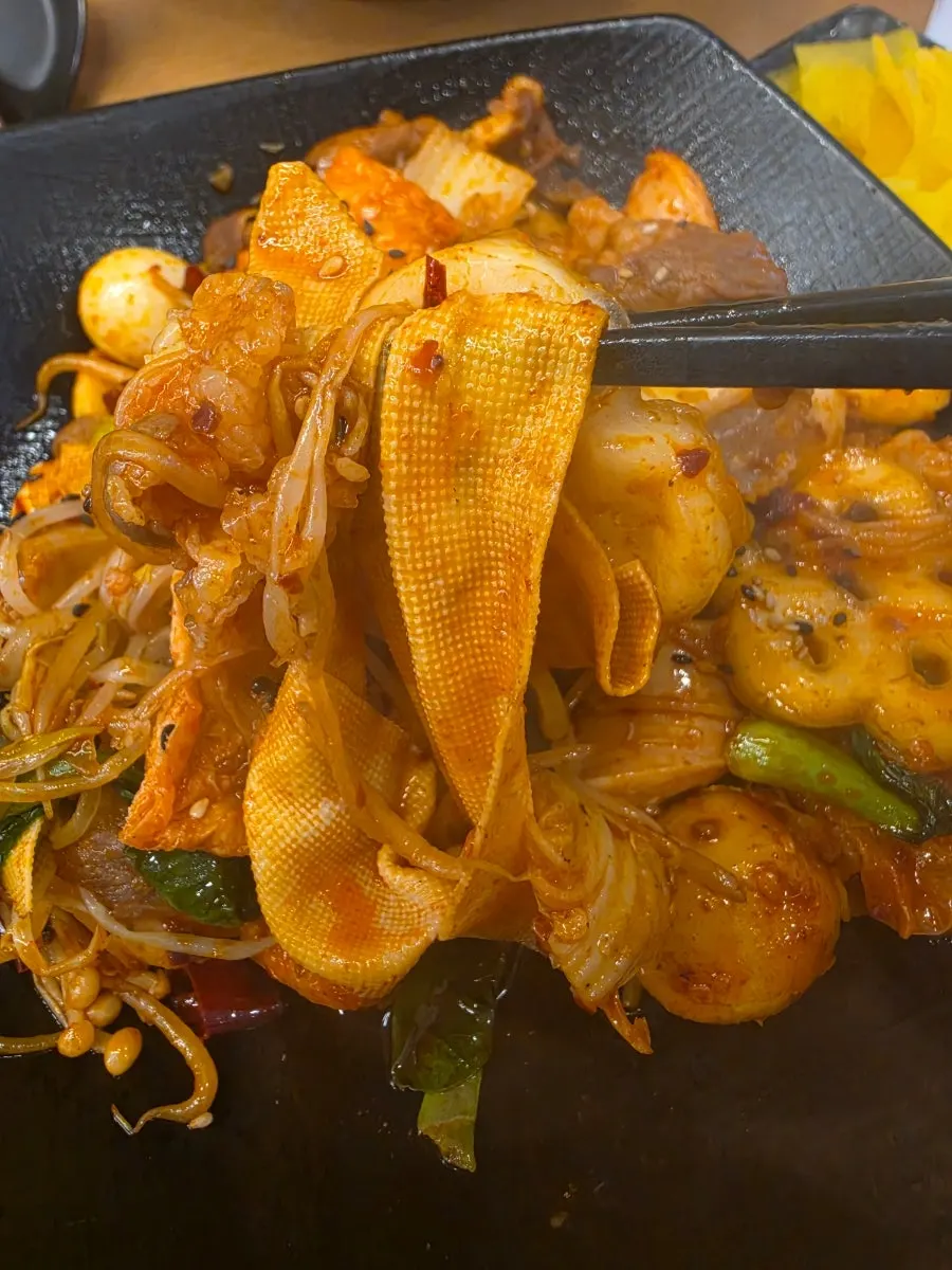 양념이 진하게 밴 마라샹궈