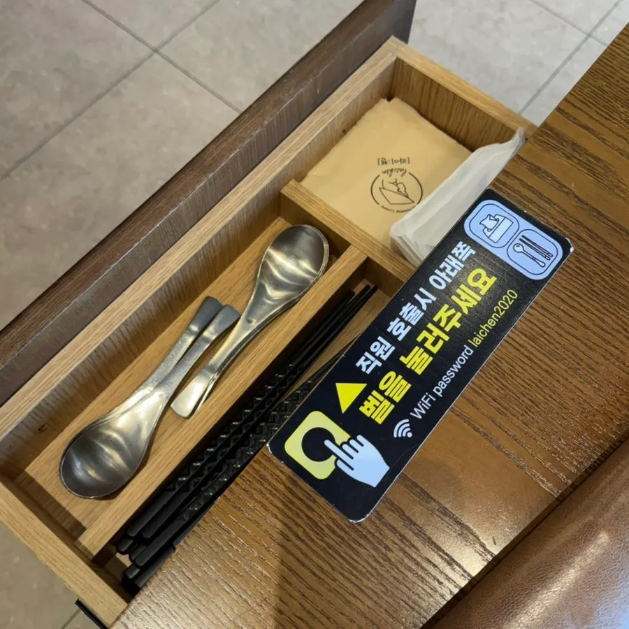 라이첸 칠곡점 홀 테이블 전경