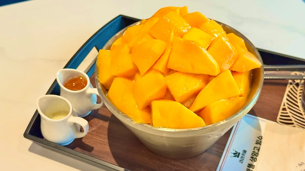 Signature photo of apple mango bingsu at Lala Cafe in Jocheon, Jeju