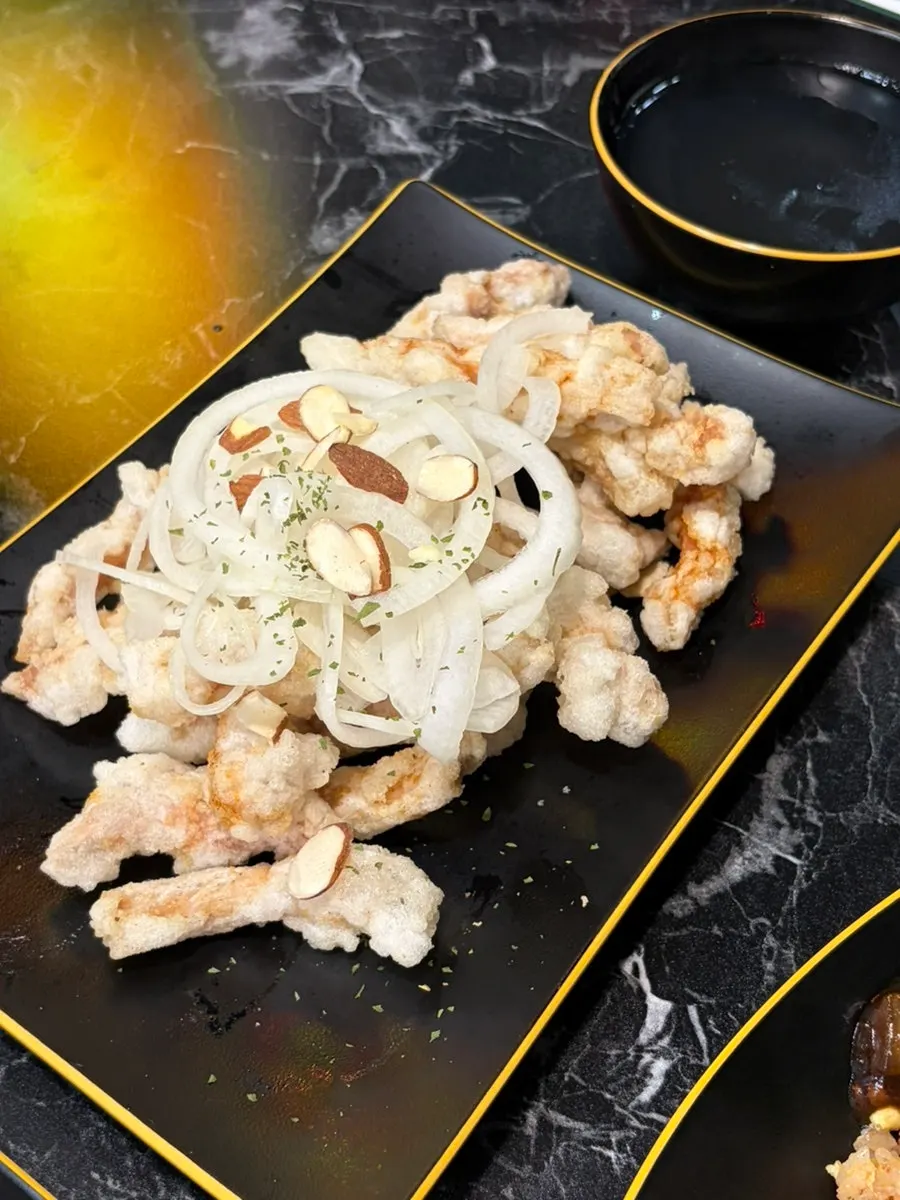 Pork loin tangsuyuk topped with shredded onion