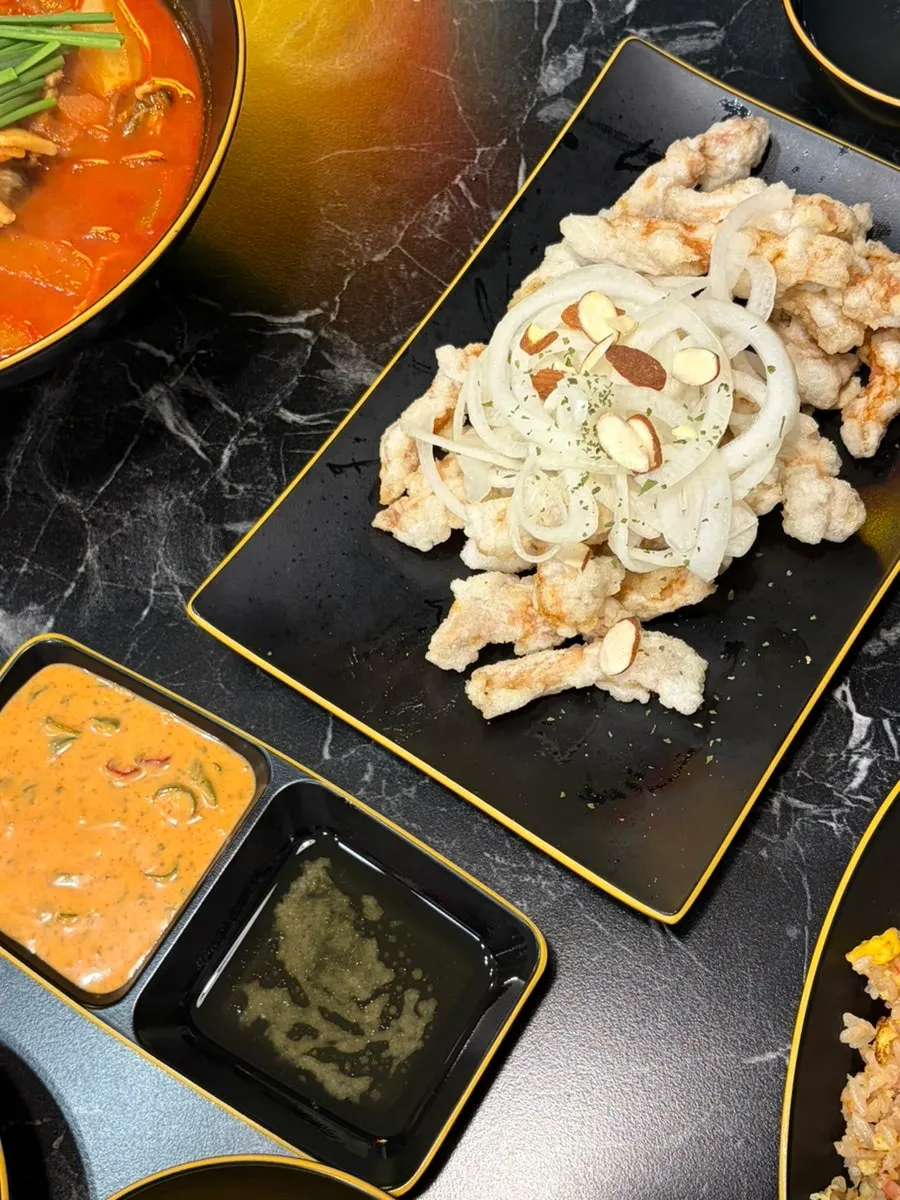 Tangsuyuk served with dipping sauces