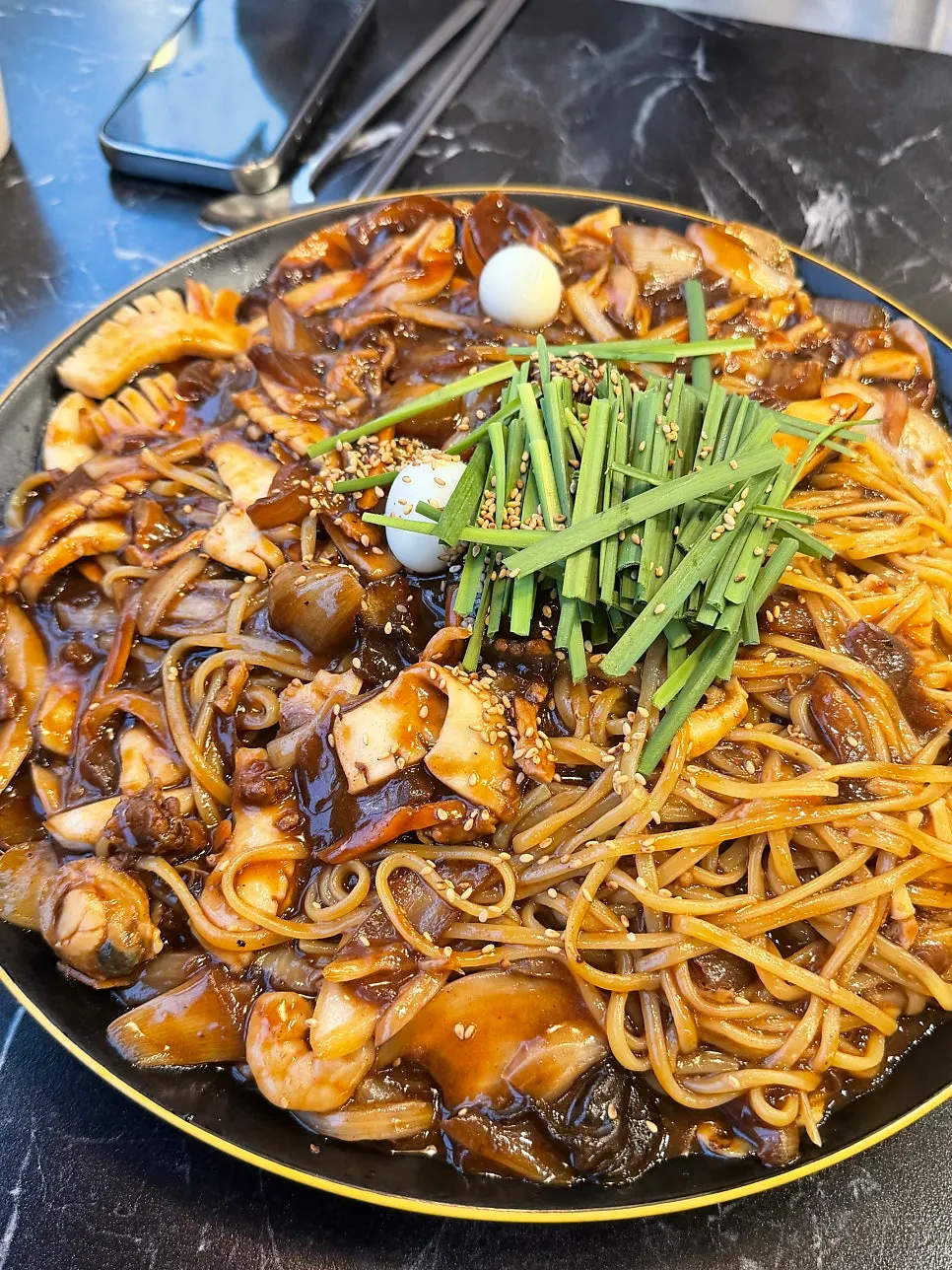 Mountain seafood stir-fried jjajang loaded with seafood