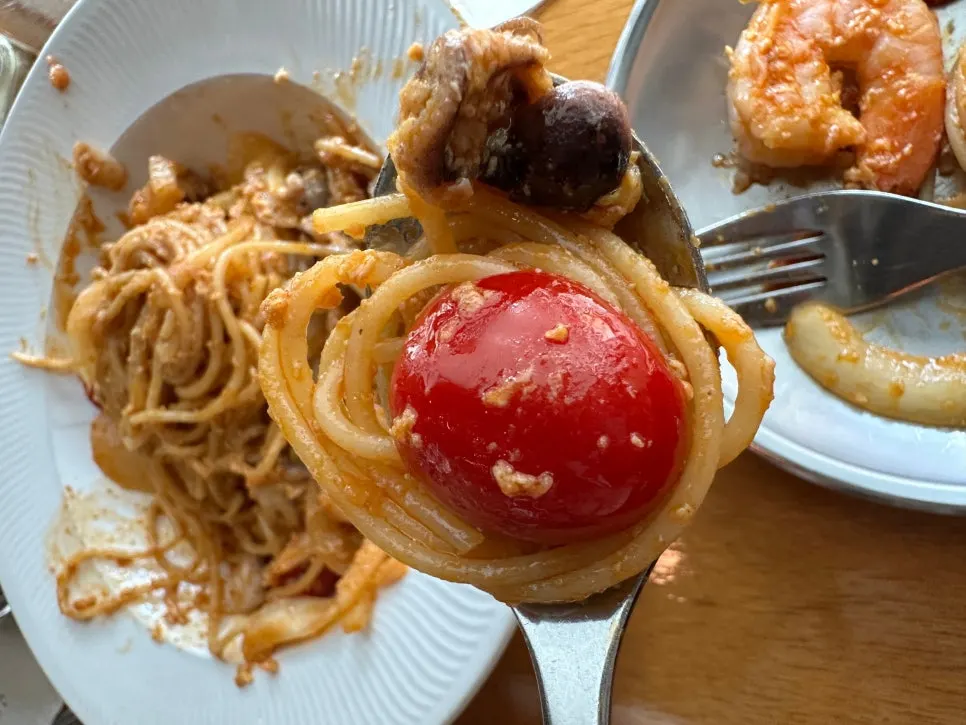 Mie goreng noodles soaked in seasoning