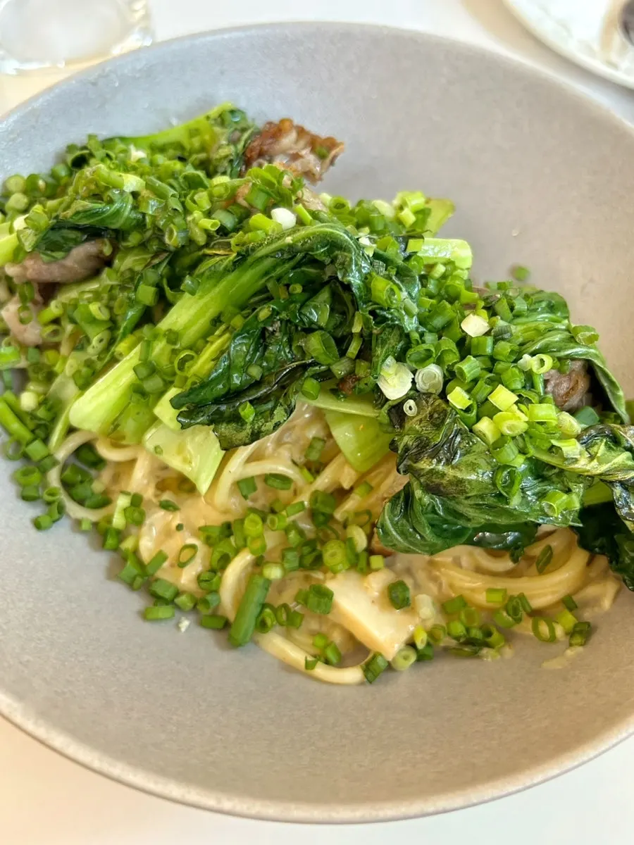 차돌 멜초비 파스타 한 접시