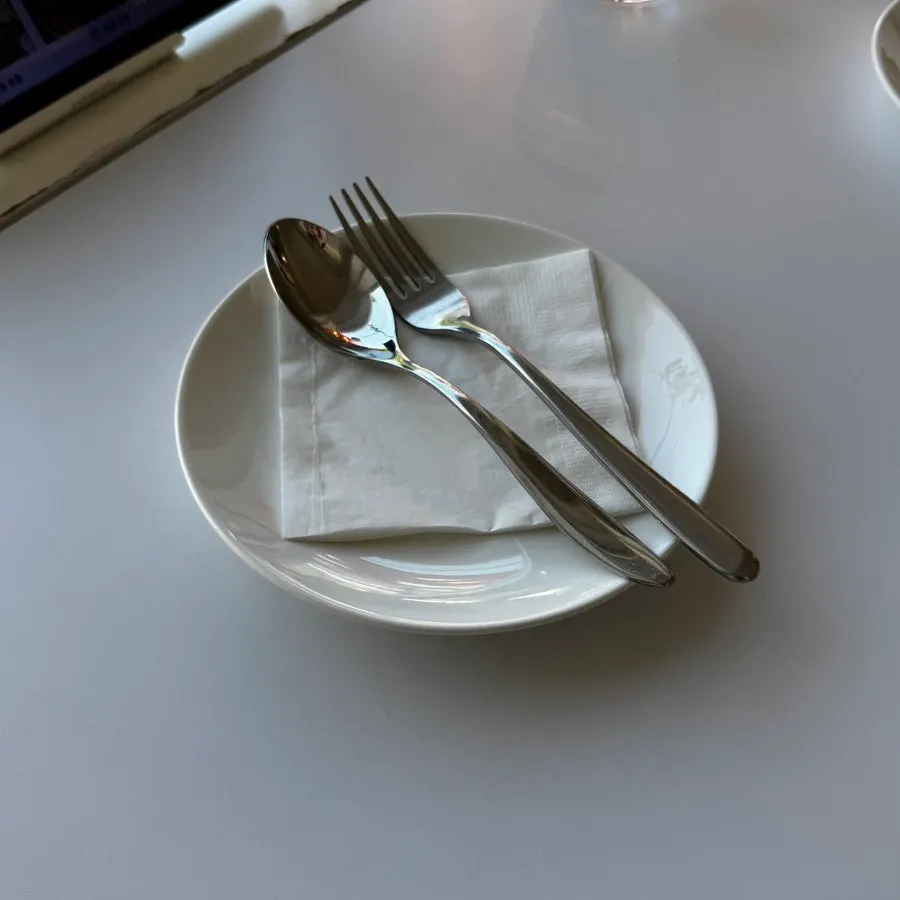 테이블 태블릿으로 주문하는 랑트 연남 자리