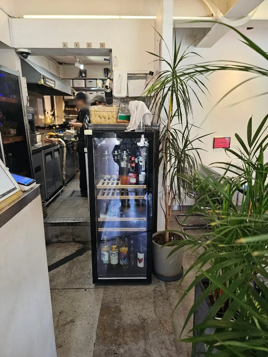 Wine fridge inside Rangteu Yeonnam
