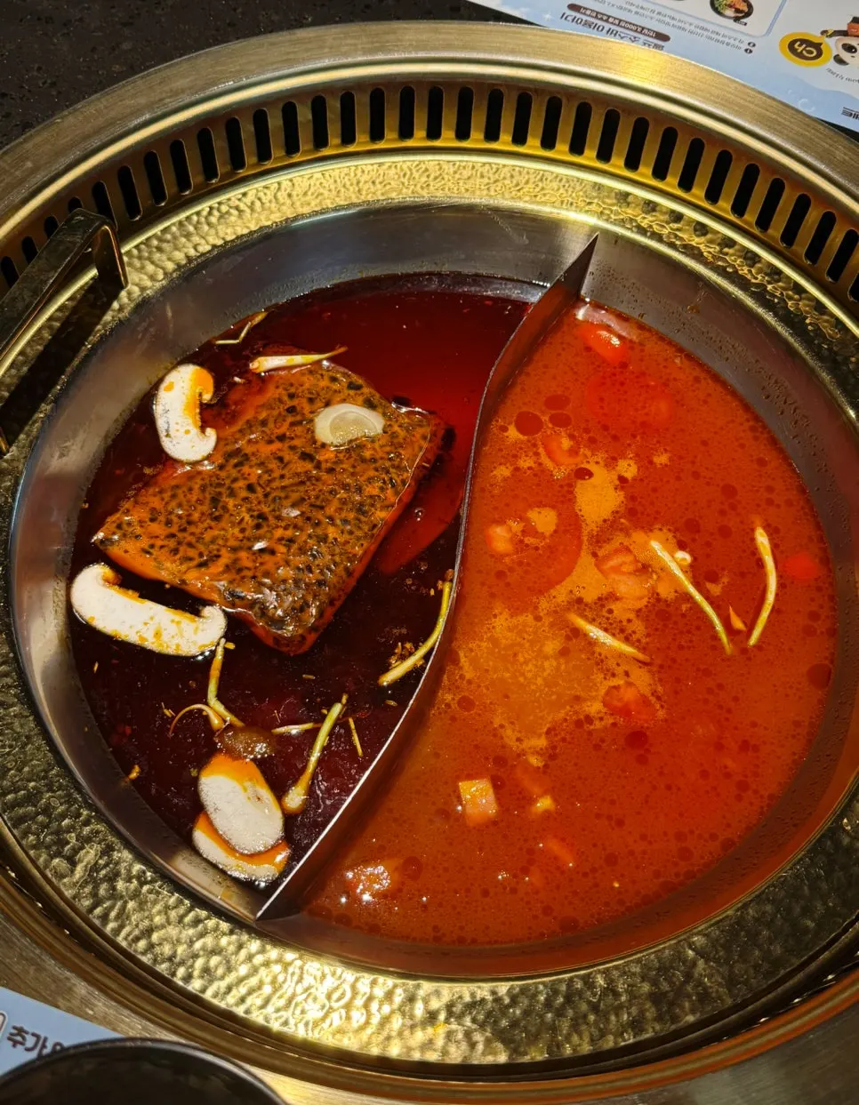 Split pot of Chongqing mala hongtang and tomato broth