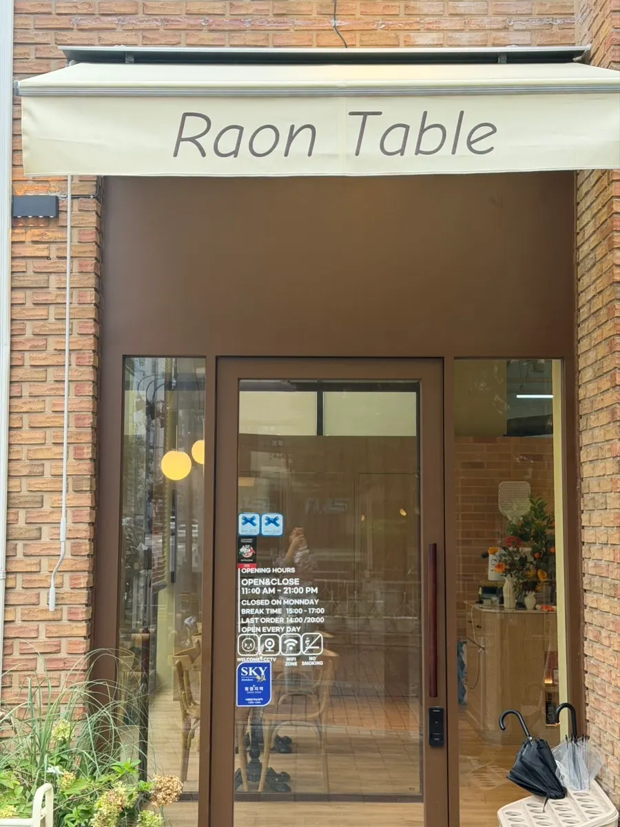 Exterior of Raon Sik Tak Pangyo Branch on Baekhyeon-dong café street