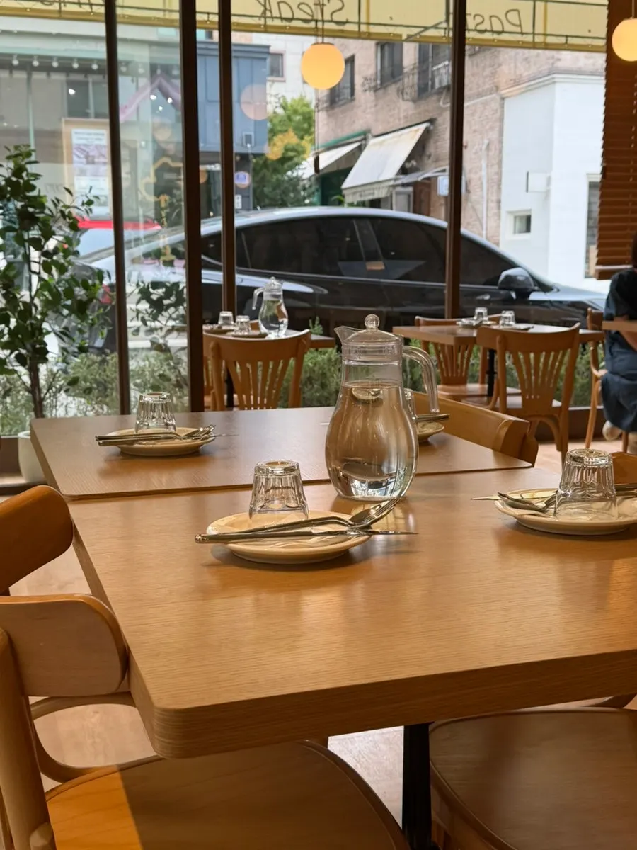 Window seating at Raon Sik Tak Pangyo Branch