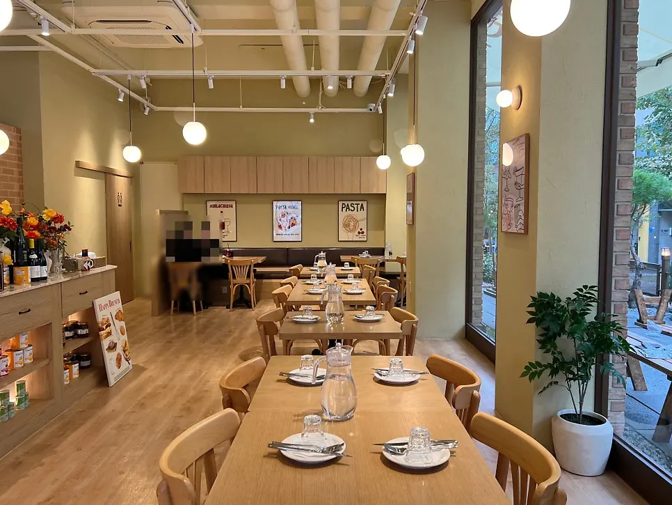 ラオンシクタク パンギョ店の店内全景