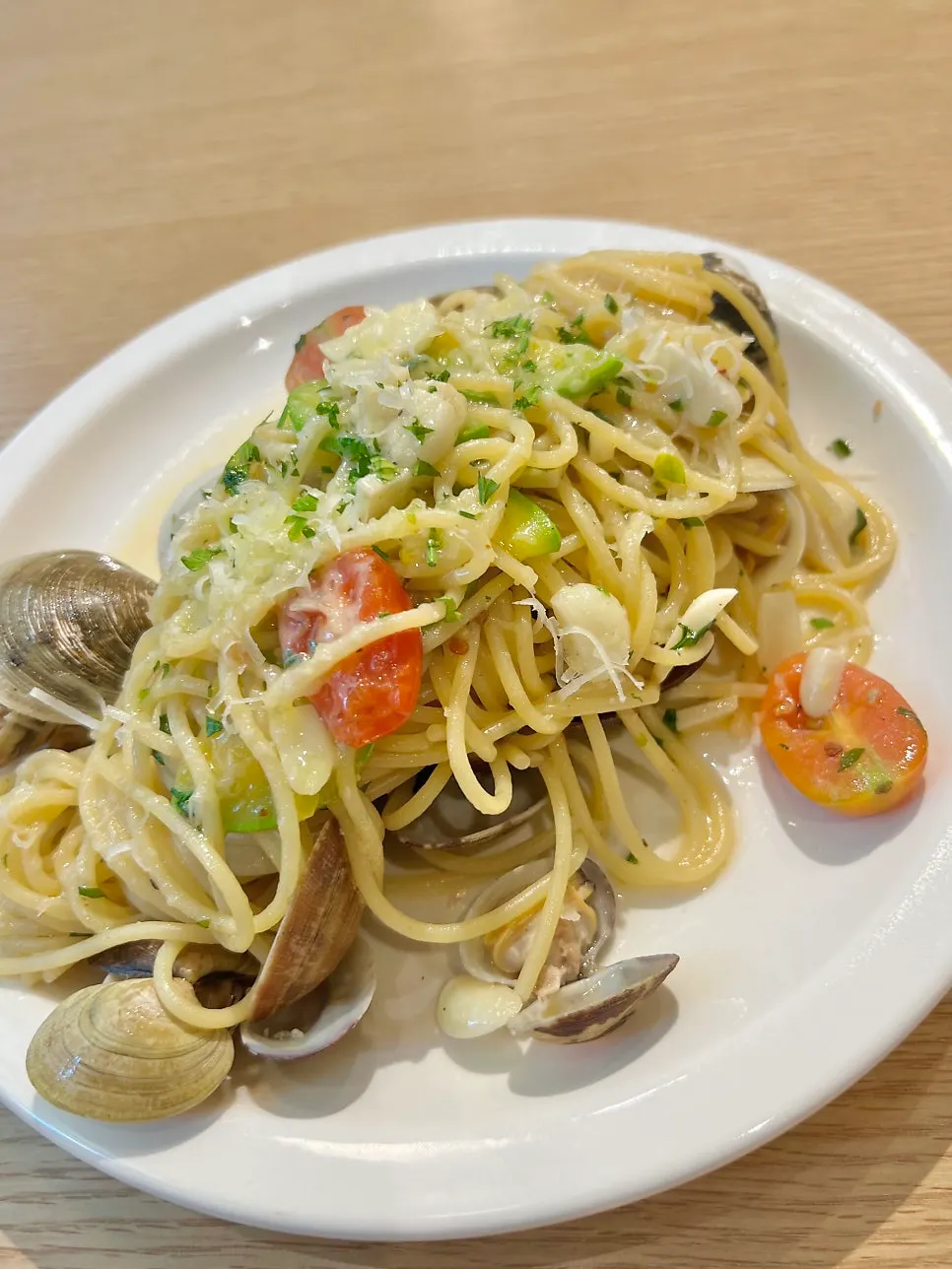 貝の入ったボンゴレパスタのクローズアップ