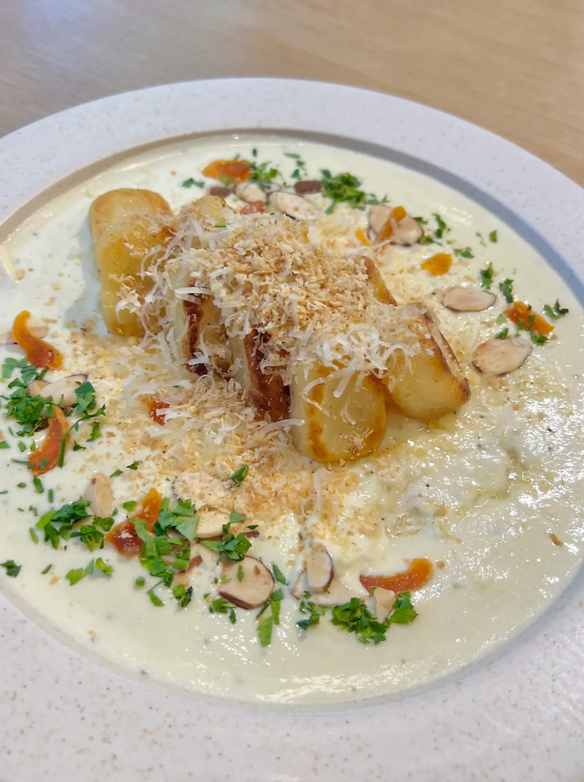 ラオンシクタク パンギョ店のクリームポテトニョッキ